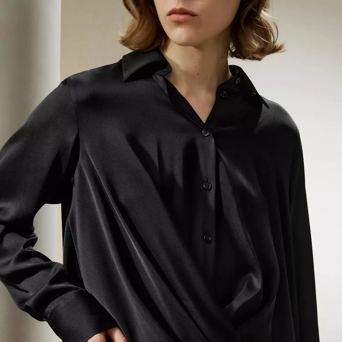 Blouse en soie plissée à ourlet  Noir | 3 Suisses