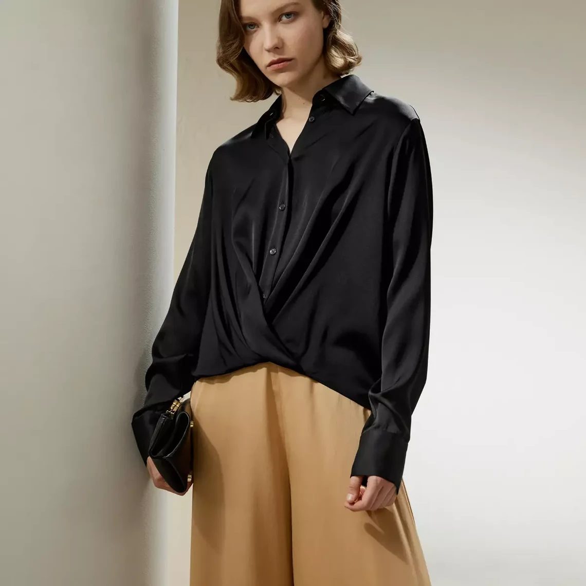 Blouse en soie plissée à ourlet  Noir | 3 Suisses