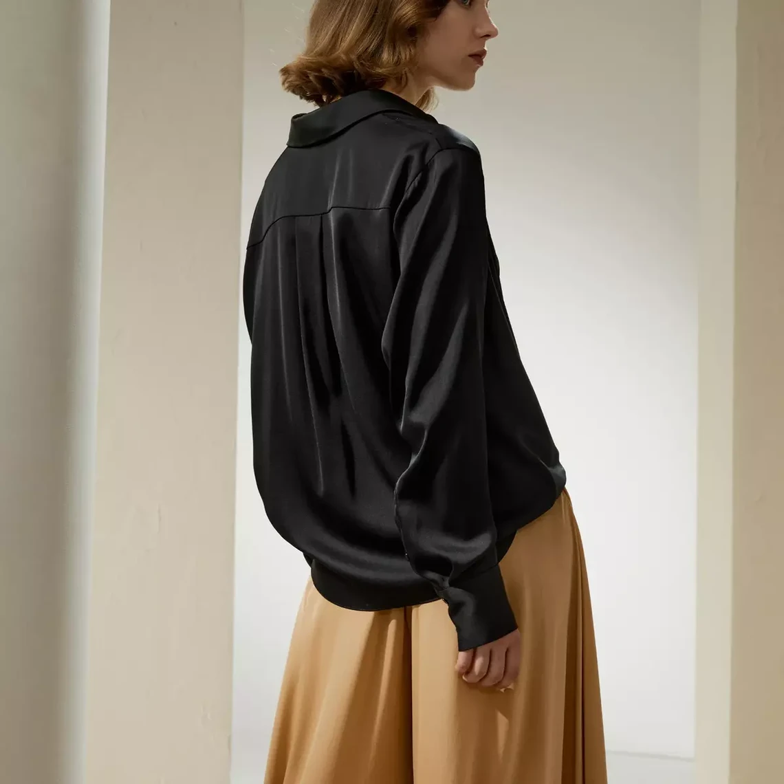 Blouse en soie plissée à ourlet  Noir | 3 Suisses