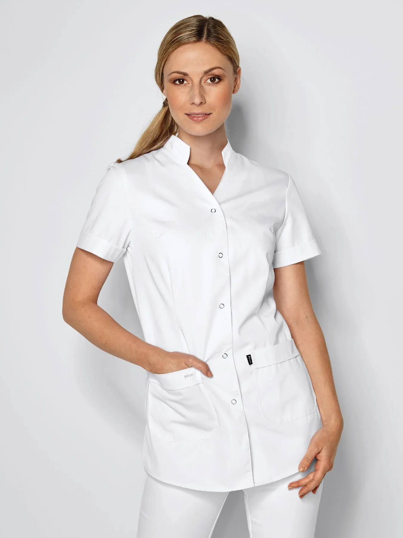 Blouse médicale avec col montant + boutonnière à pressions