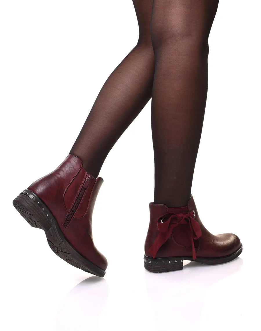 Bottines bordeaux à noeud et oeillets