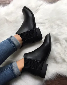 Bottines noires élastiques à empiècements