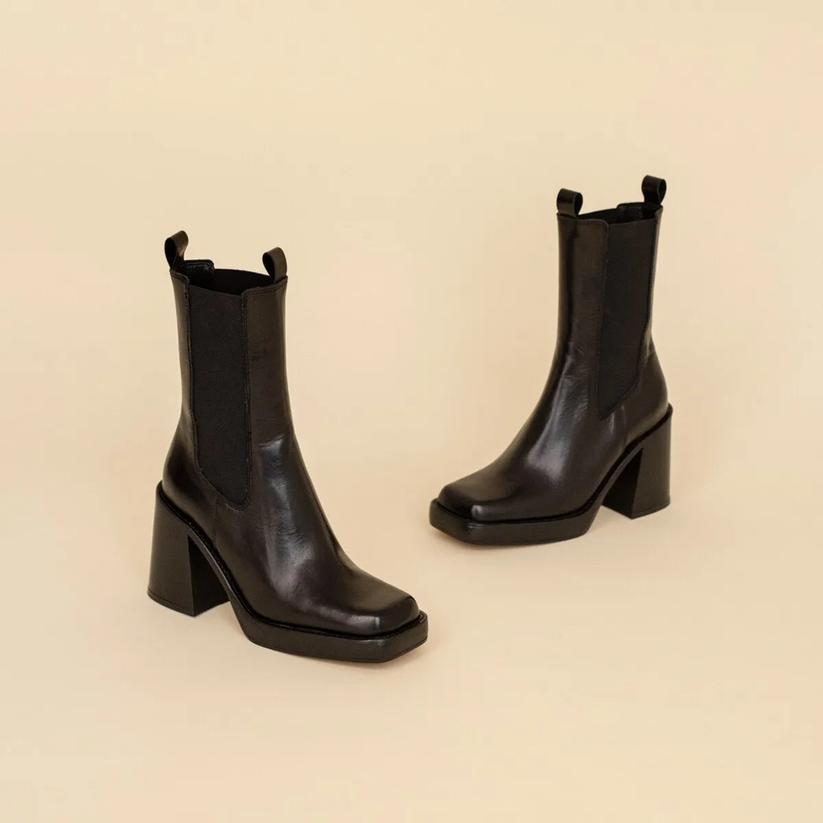 Bottines à talons, bouts carrés et élast... en cuir noir pour Femme | Jonak