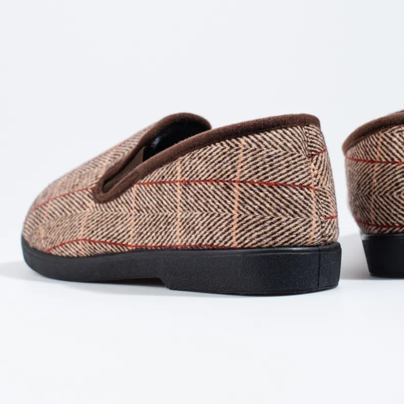 Chaussons confortables pour hommes marron de Shelovet brun