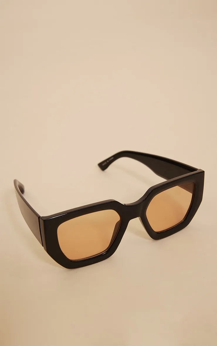 Lunettes de soleil chunky noires à verres carrés marron