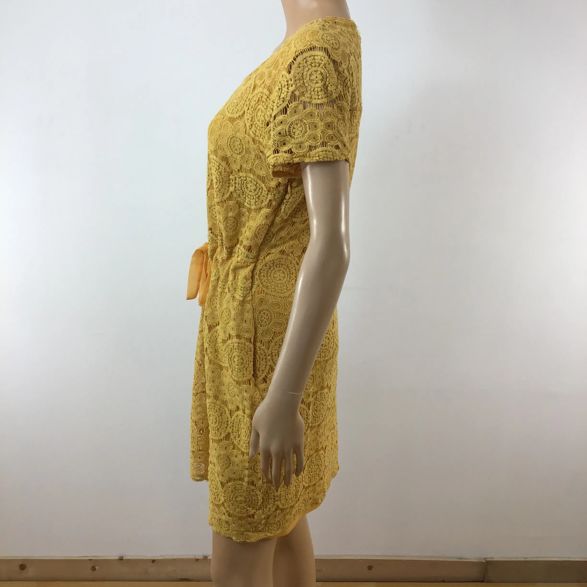 Robe moutarde en dentelles- Bréal- Taille 38