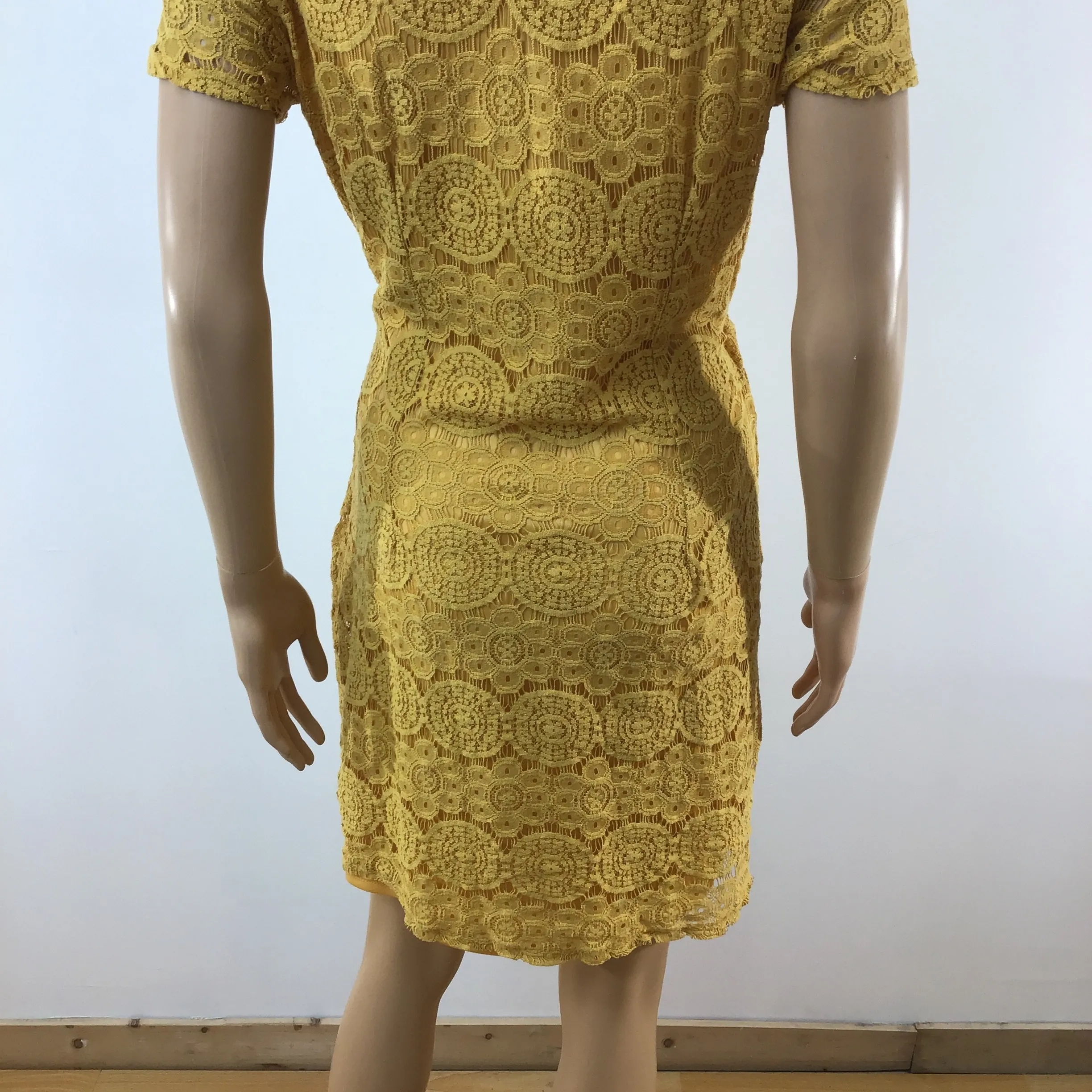Robe moutarde en dentelles- Bréal- Taille 38