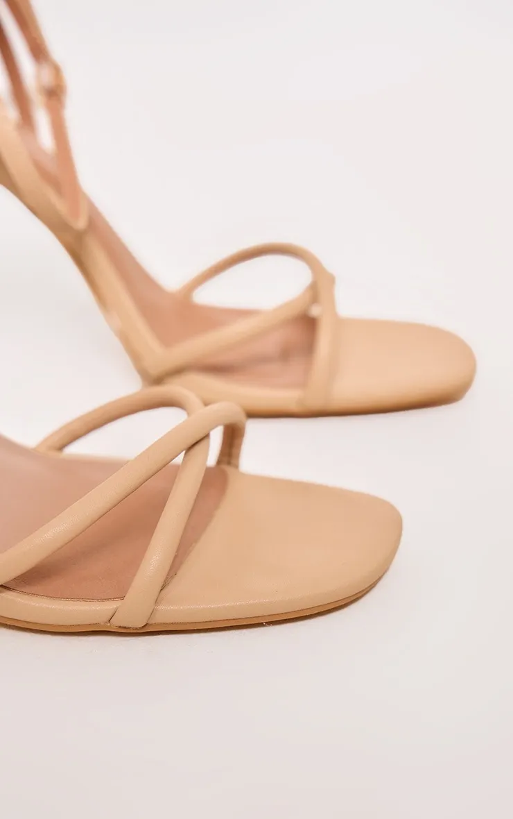 Sandales talon haut en PU nude à bout carré et brides fines
