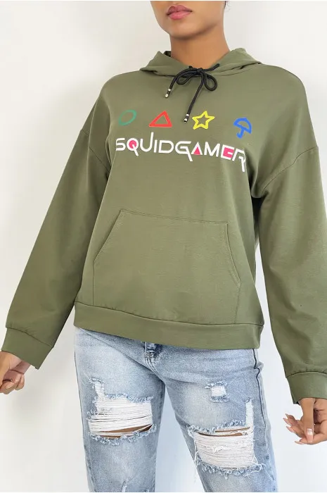 Sweat à capuche kaki avec poche et écriture SQUID GAMER