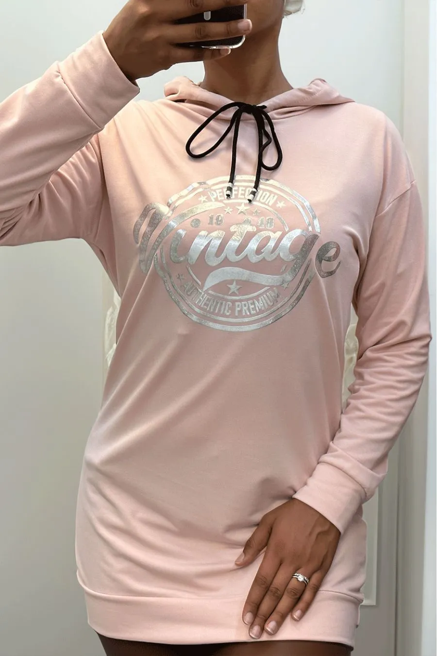 Sweat à capuche rose avec écriture VINTAGE à l'avant