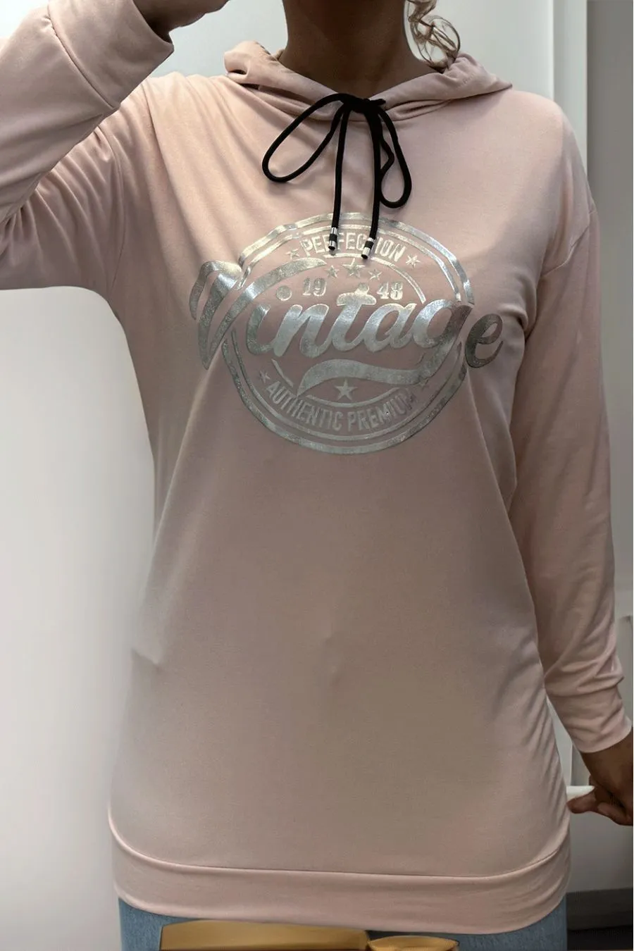 Sweat à capuche rose avec écriture VINTAGE à l'avant