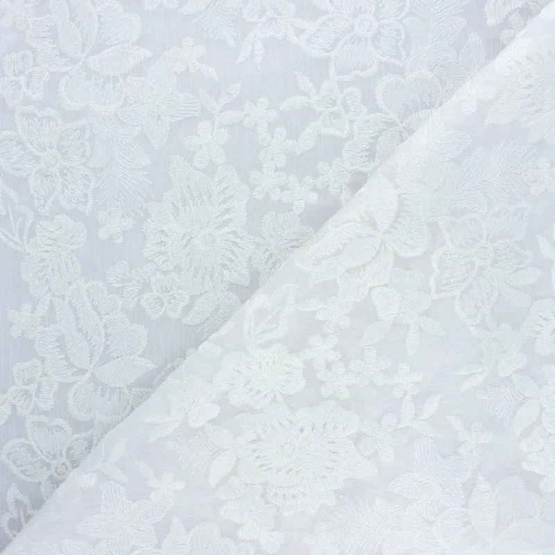 Tissu polyester brodé Lyna - blanc