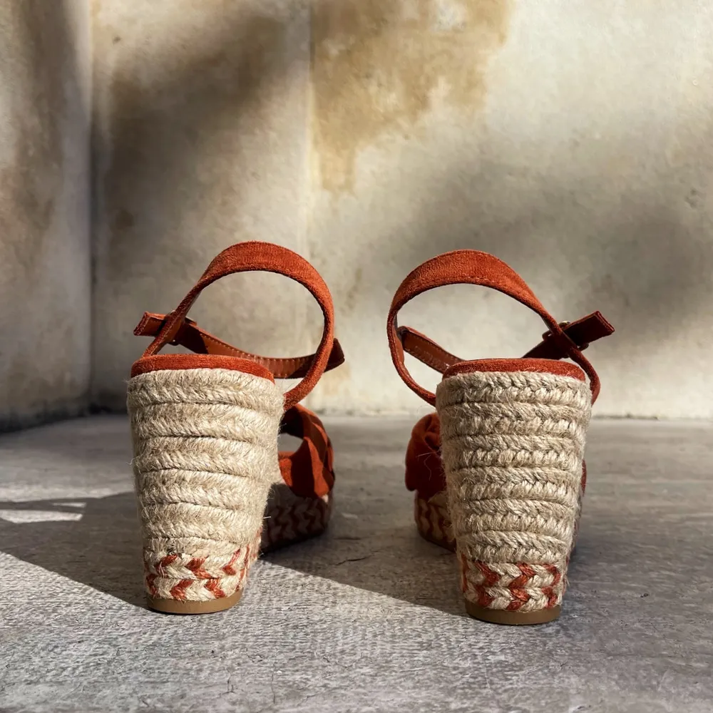 Vanessa Wu Céline SD2509OG orange sandale corde